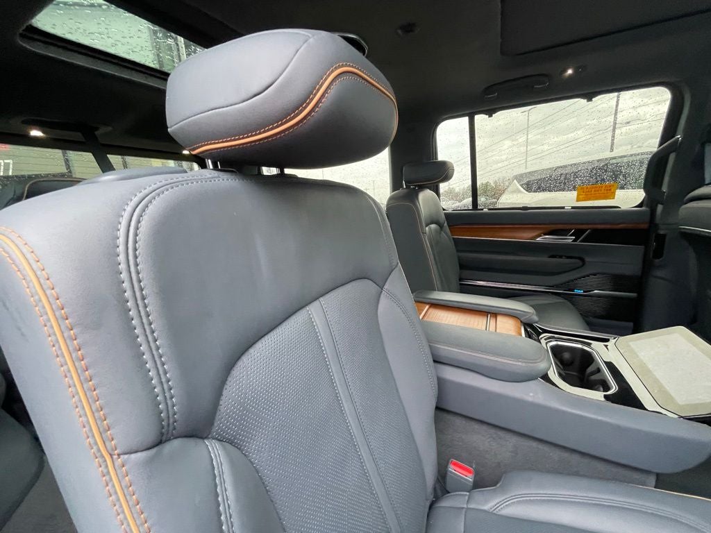 2022 Jeep Grand Wagoneer Series II - PANORAMIC SUNROOF / VENTILATED SEATS