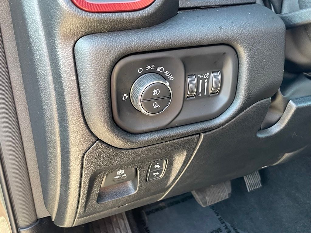 2026 RAM 1500 Rebel - POWER ADJUSTABLE PEDALS / POWER TAILGATE