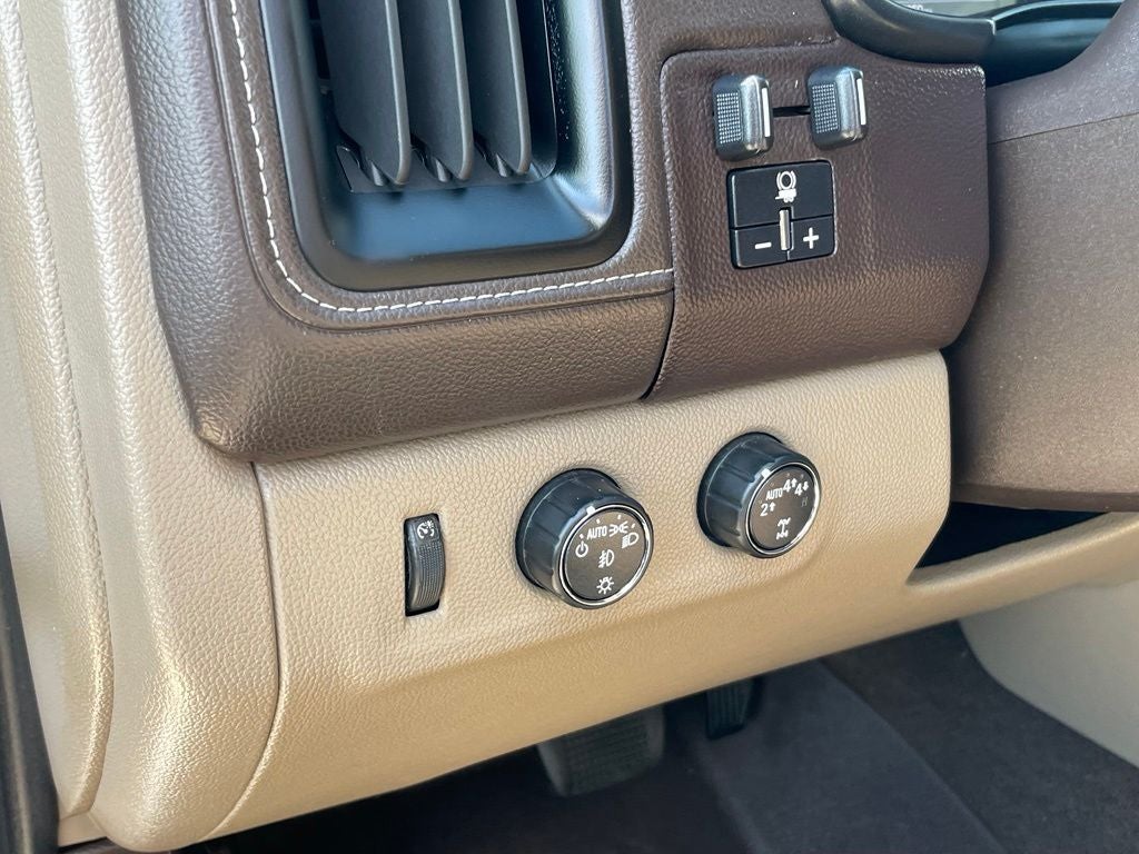 2017 GMC Canyon SLT - LOW MILEAGE / CLEAN CARFAX