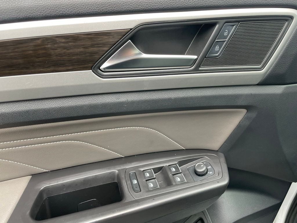 2023 Volkswagen Atlas 2.0T SE w/Technology - PANORAMIC SUNROOF / AWD