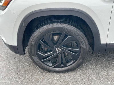 2023 Volkswagen Atlas 2.0T SE w/Technology - PANORAMIC SUNROOF / AWD