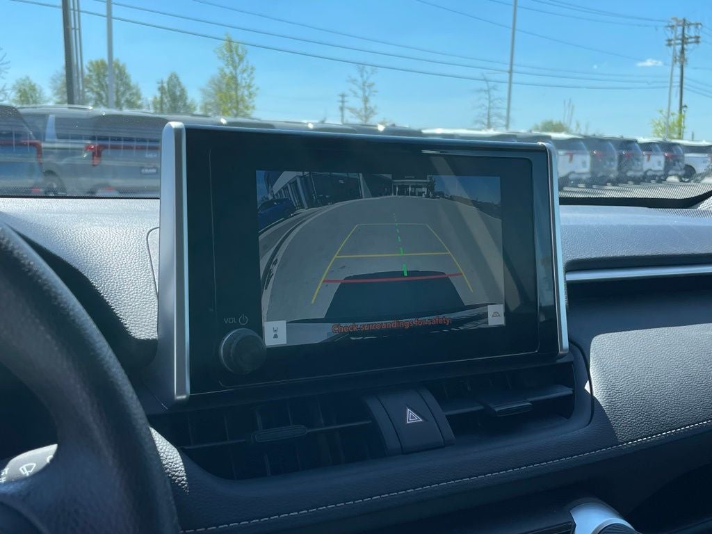 2025 Toyota RAV4 LE - WIRELESS APPLE CARPLAY / 30 MPG