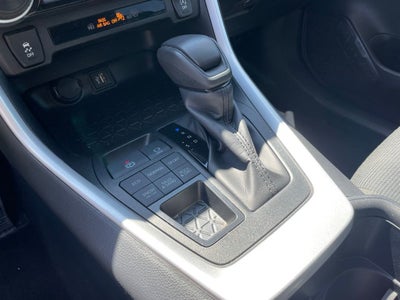 2025 Toyota RAV4 LE - WIRELESS APPLE CARPLAY / 30 MPG