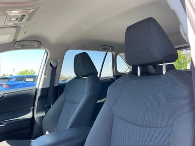 2025 Toyota RAV4 LE - WIRELESS APPLE CARPLAY / 30 MPG