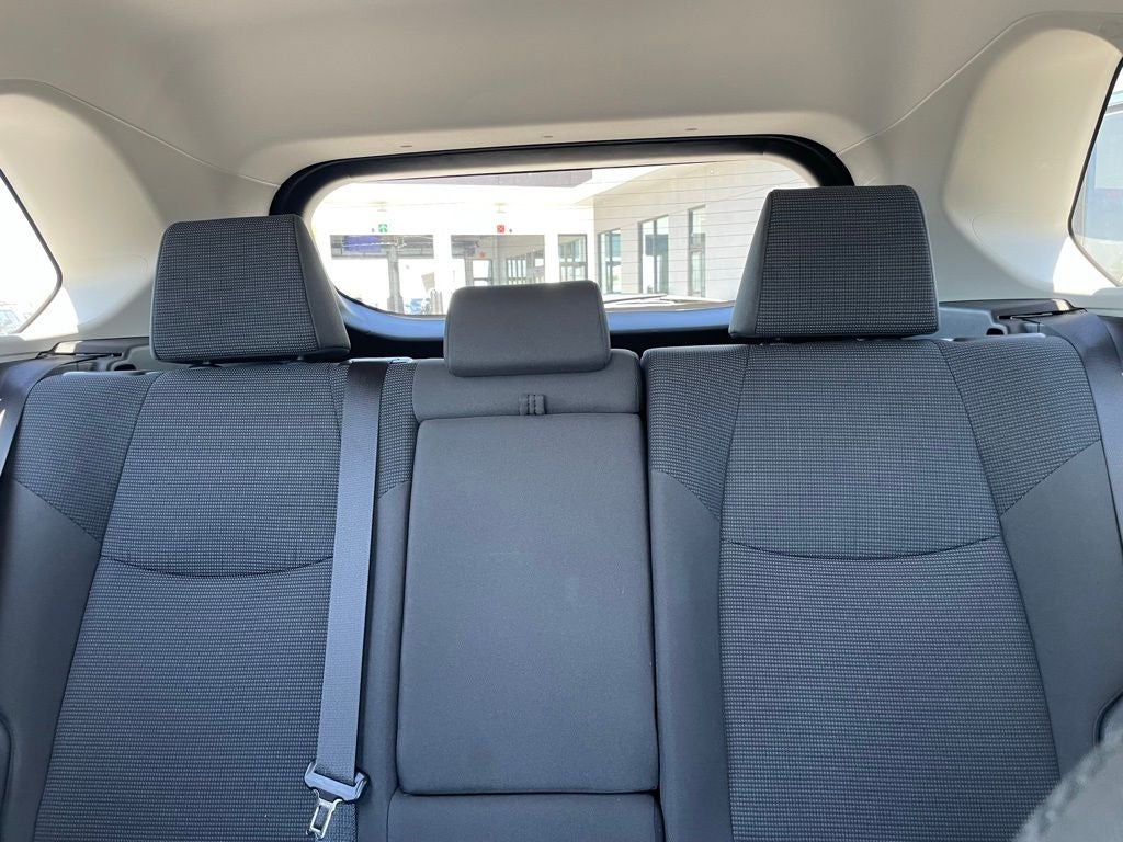 2025 Toyota RAV4 LE - WIRELESS APPLE CARPLAY / 30 MPG