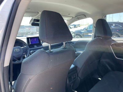 2025 Toyota RAV4 LE - WIRELESS APPLE CARPLAY / 30 MPG