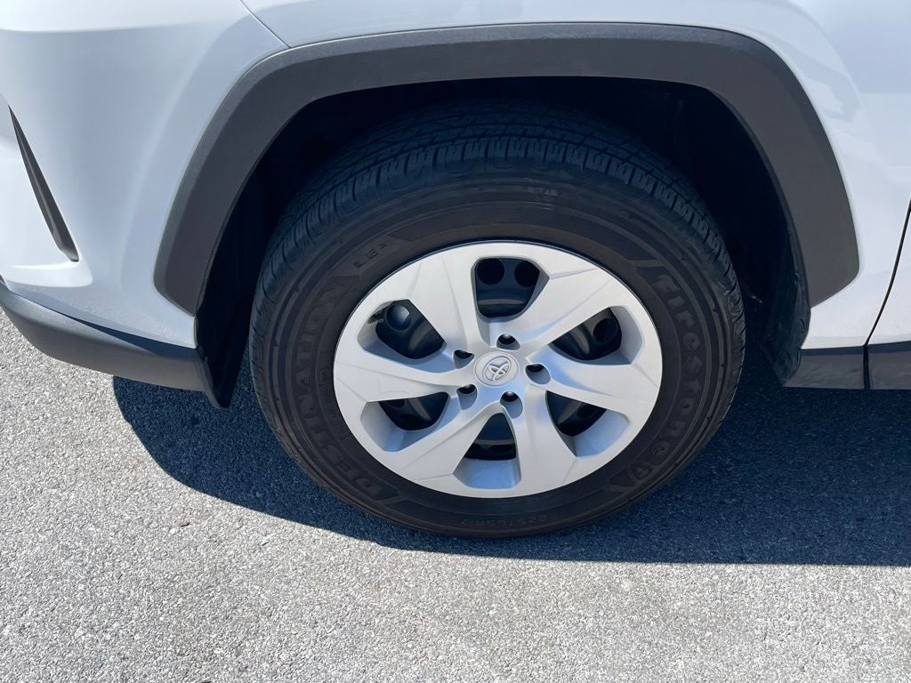 2025 Toyota RAV4 LE - WIRELESS APPLE CARPLAY / 30 MPG