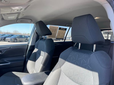 2024 Toyota RAV4 XLE - BLIND SPOT MONITOR / 7 INCH DISPLAY