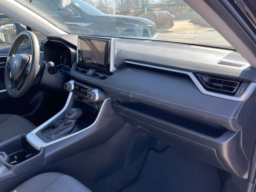 2024 Toyota RAV4 XLE - BLIND SPOT MONITOR / 7 INCH DISPLAY