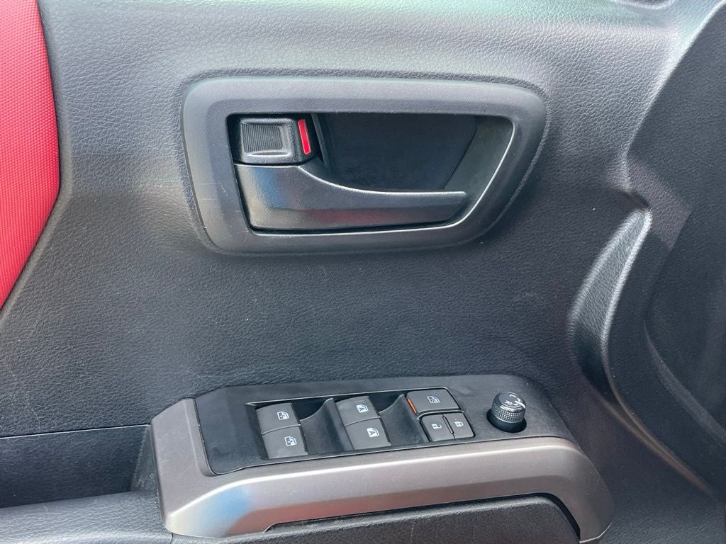 2023 Toyota Tacoma SR5 V6 - APPLE CARPLAY / LANE KEEP ASSIST