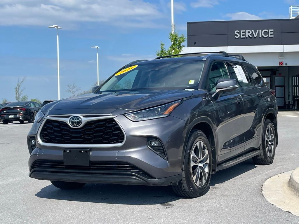 2021 Toyota Highlander XLE - MOONROOF / LEATHER
