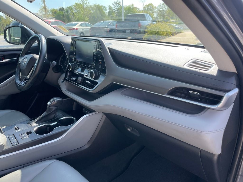 2021 Toyota Highlander XLE - MOONROOF / LEATHER
