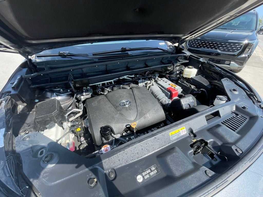 2021 Toyota Highlander XLE - MOONROOF / LEATHER