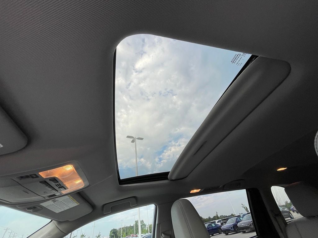 2015 Toyota Highlander XLE V6 - POWER MOONROOF / NAVIGATION
