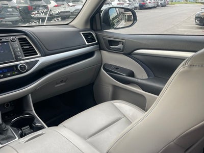 2015 Toyota Highlander XLE V6 - POWER MOONROOF / NAVIGATION