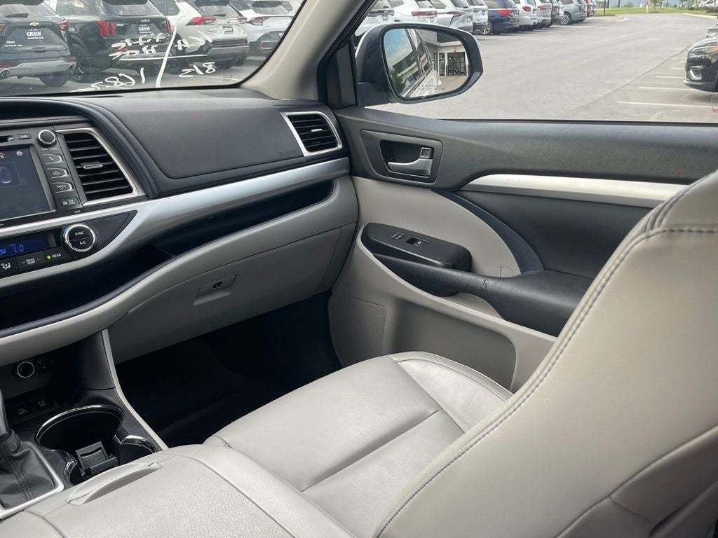 2015 Toyota Highlander XLE V6 - POWER MOONROOF / NAVIGATION