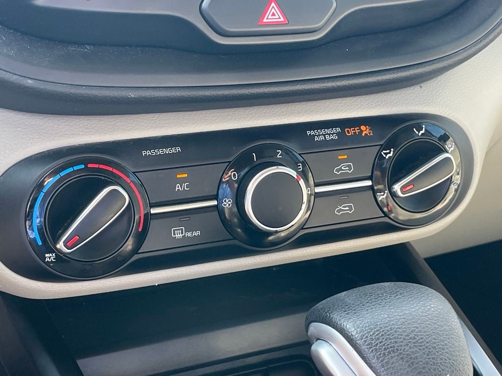 2020 Kia Soul LX - APPLE CARPLAY / LOW MILEAGE