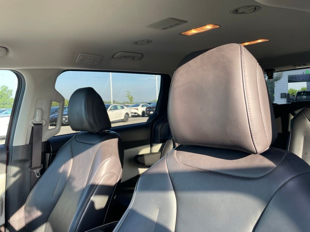 2022 Kia Carnival LXS - REMOVABLE 2ND ROW / POWER SLIDING DOORS