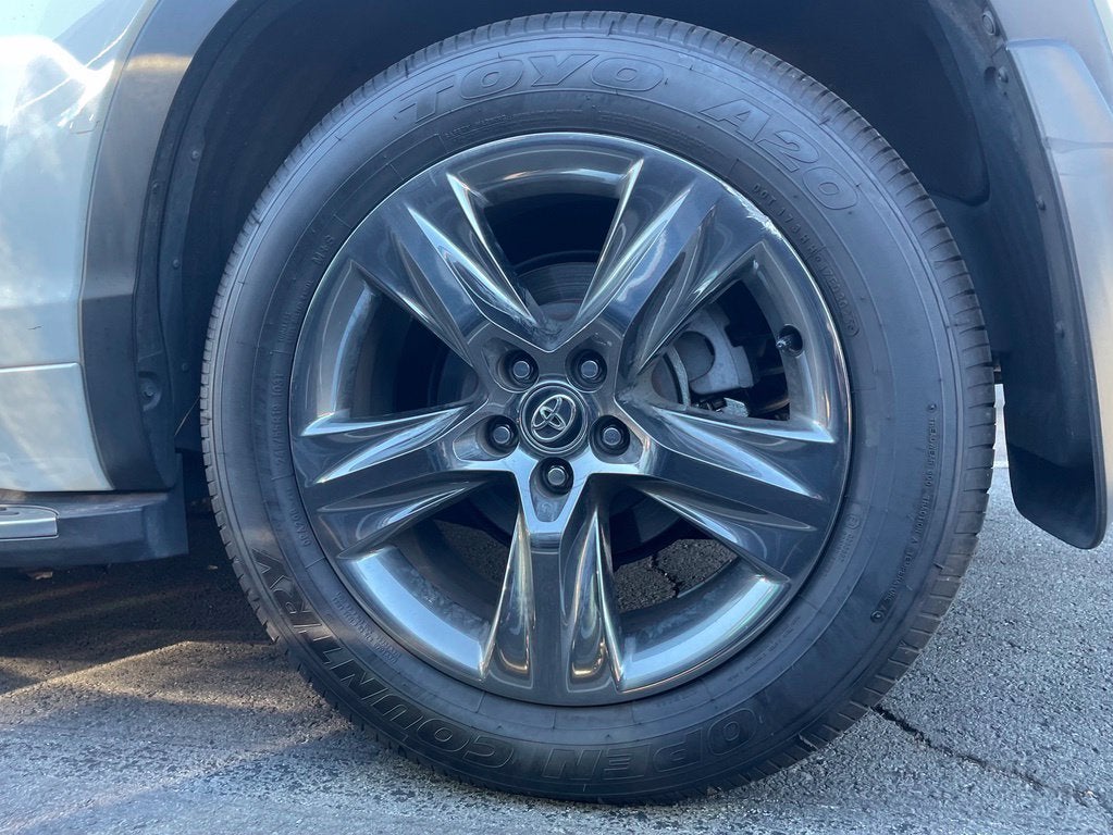 2018 Toyota Highlander Limited Platinum Leather, One Owner, Moonroof, Third Row