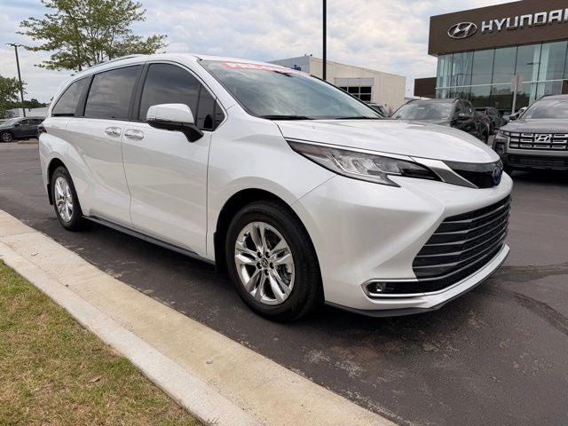 2023 Toyota Sienna Limited 7 Passenger