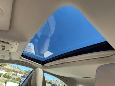 2016 Lexus ES 300h Luxury Pkg, Navi, Adaptive Cruise, Parking Sensors