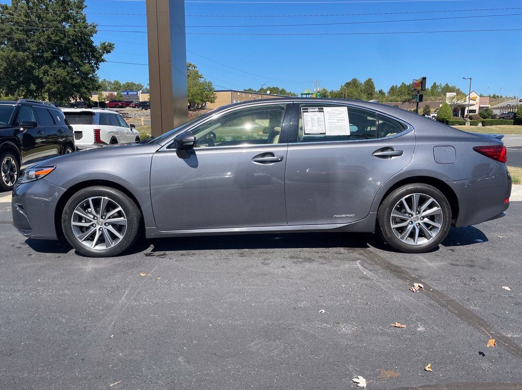2016 Lexus ES 300h Luxury Pkg, Navi, Adaptive Cruise, Parking Sensors