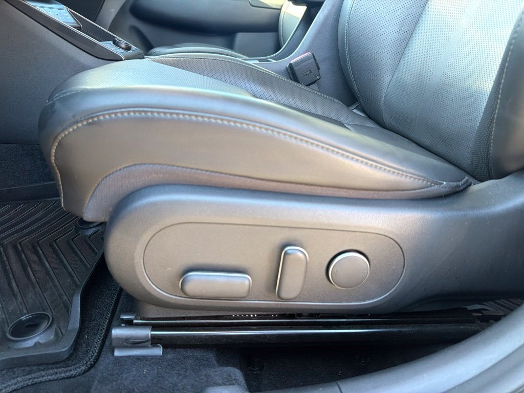 2024 Hyundai KONA Limited Moonroof, Leather, One Owner, Clean Carfax