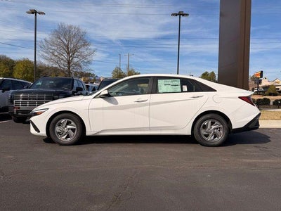 2026 Hyundai ELANTRA SE