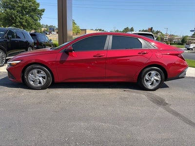 2025 Hyundai ELANTRA SE