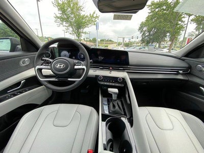 2025 Hyundai ELANTRA Limited