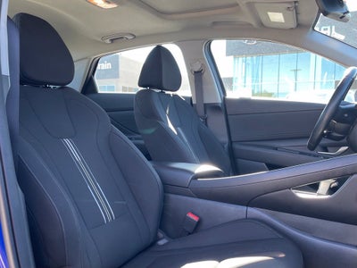 2025 Hyundai ELANTRA SEL Convenience Moonroof, One Owner