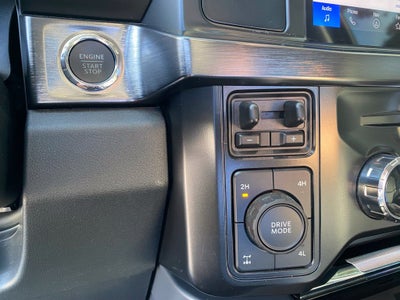 2025 Ford F-250SD Lariat Blackout Package-FX4