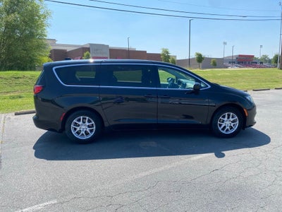 2020 Chrysler Voyager LX