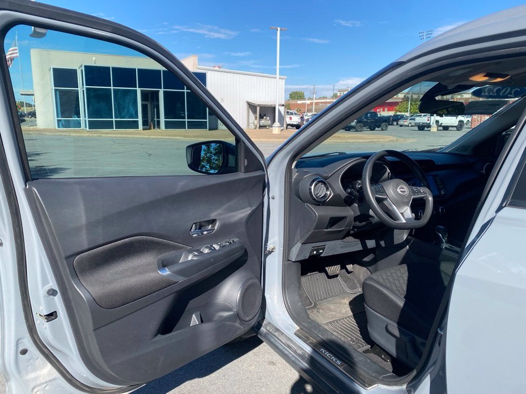 2023 Nissan Kicks SV
