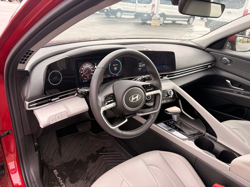 2025 Hyundai ELANTRA Limited