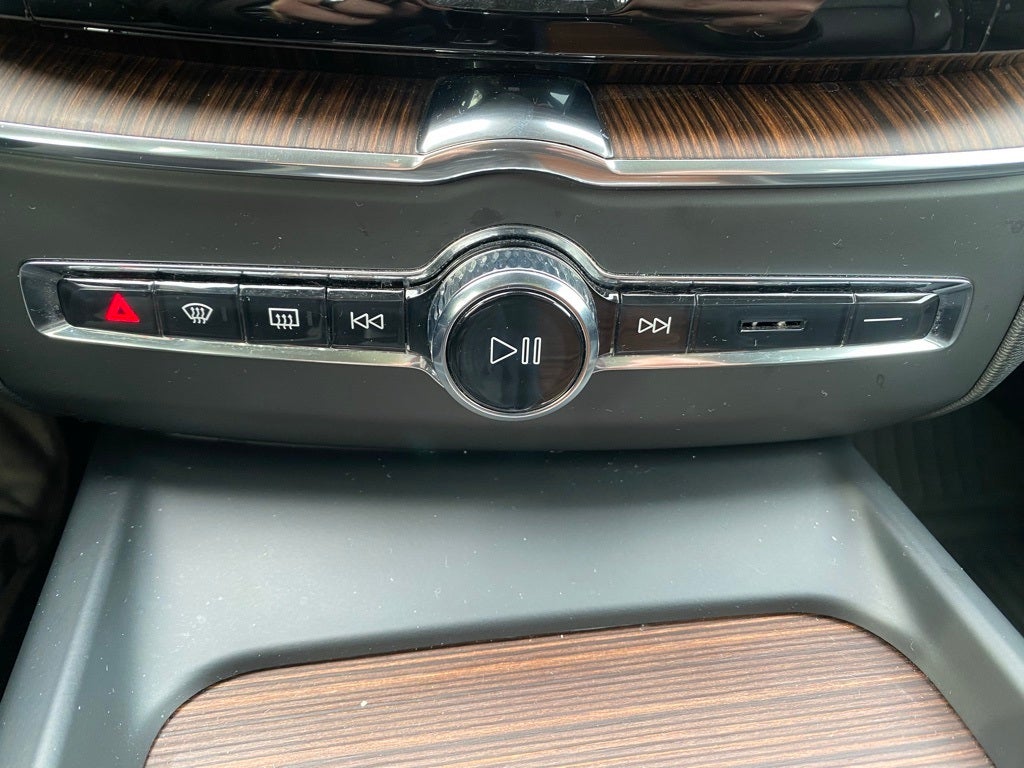 2021 Volvo XC60 T5 Momentum