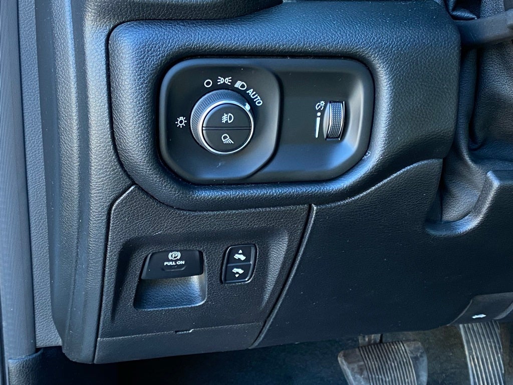 2021 RAM 1500 Big Horn/Lone Star NIGHT EDITION, HEATED SEATS, LOADED