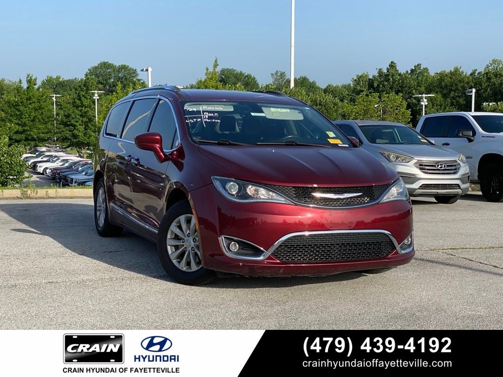 2019 Chrysler Pacifica Touring L's photo