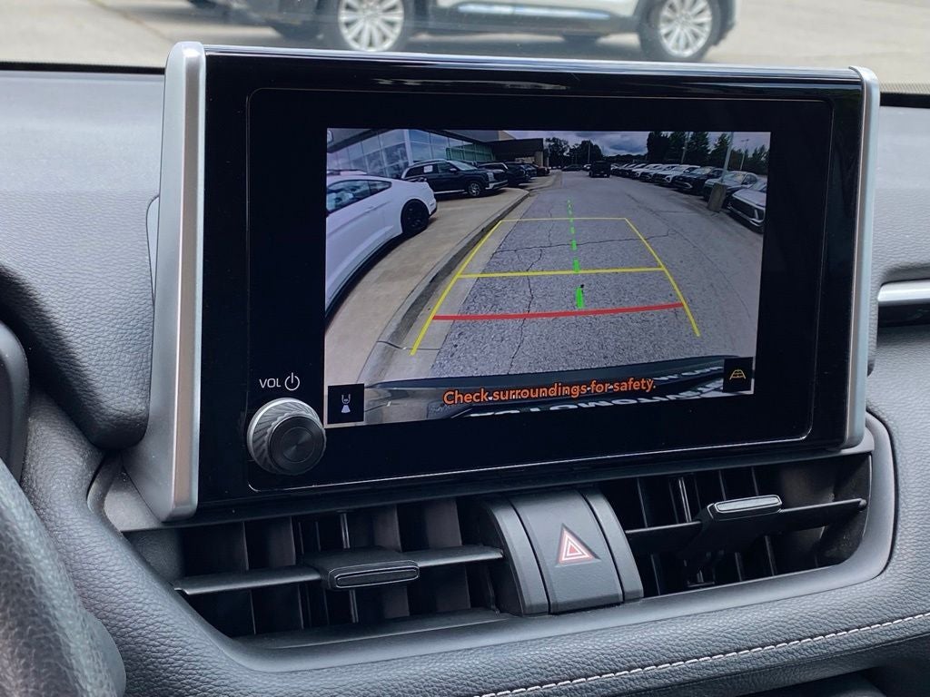 2024 Toyota RAV4 XLE - Photo 19