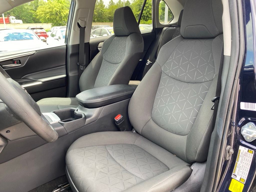 2024 Toyota RAV4 XLE - Photo 24