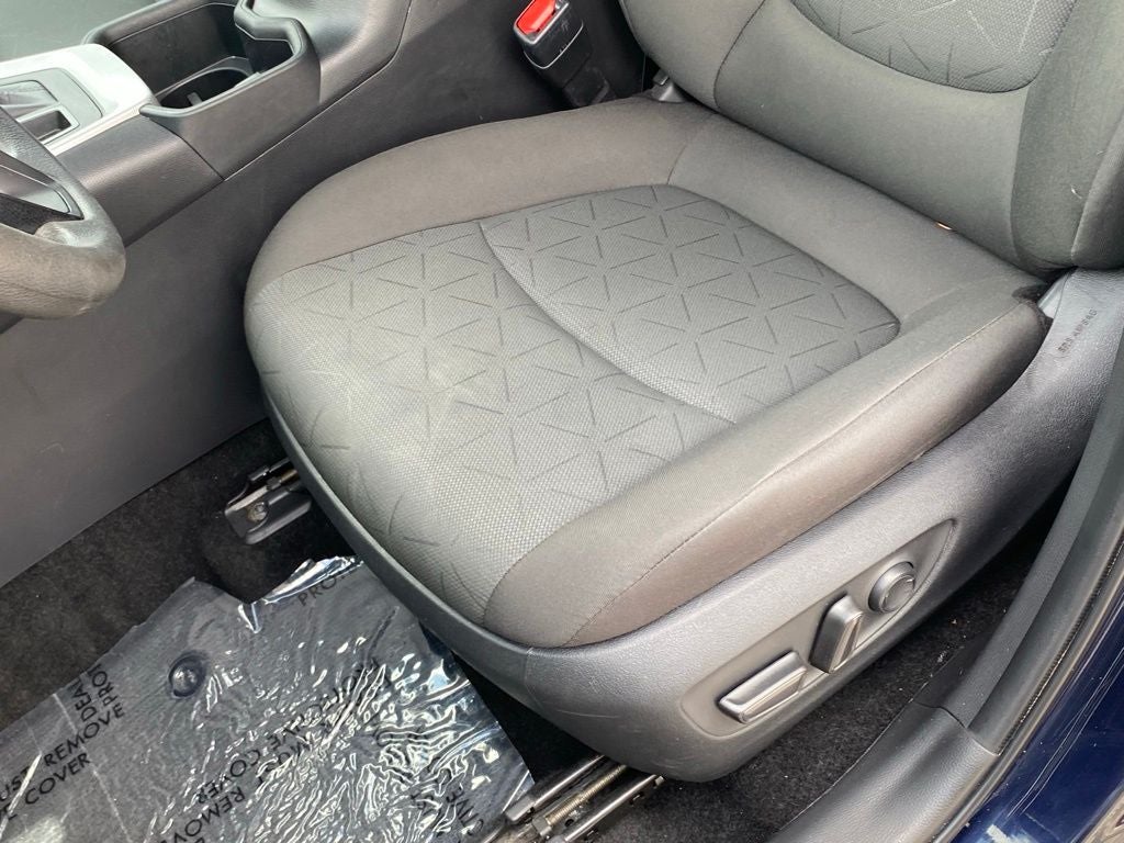 2024 Toyota RAV4 XLE - Photo 26