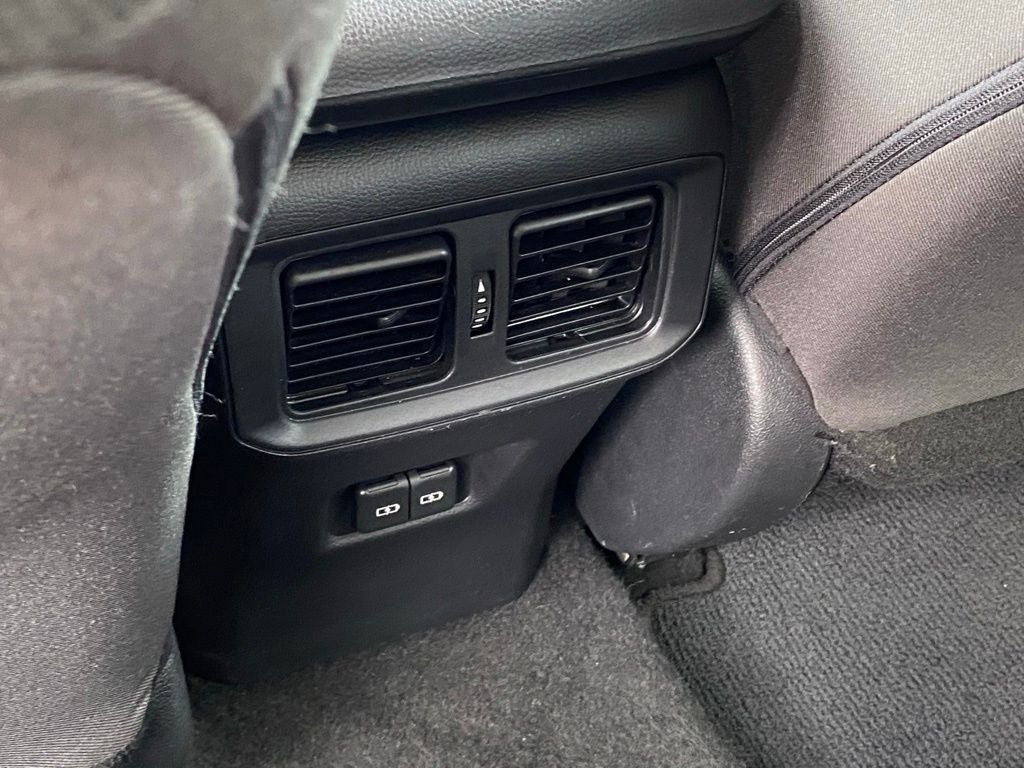 2024 Toyota RAV4 XLE - Photo 29