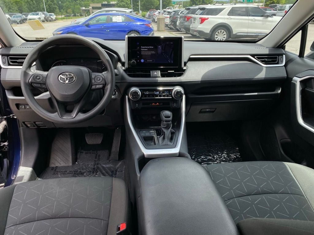 2024 Toyota RAV4 XLE - Photo 30