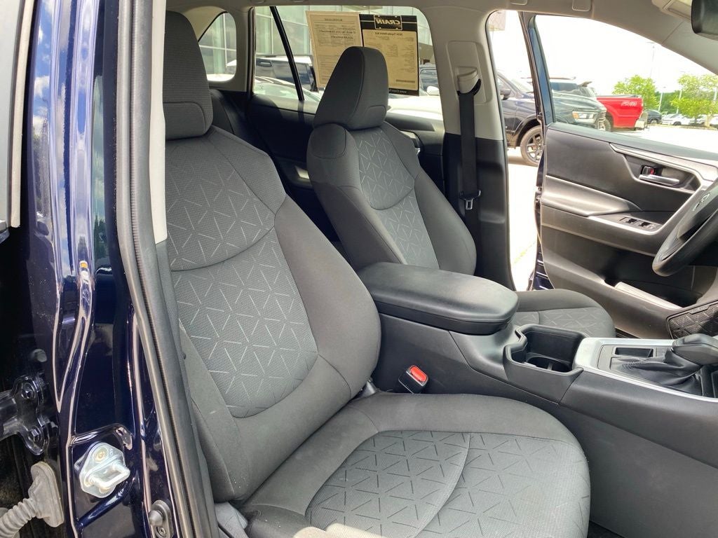 2024 Toyota RAV4 XLE - Photo 31