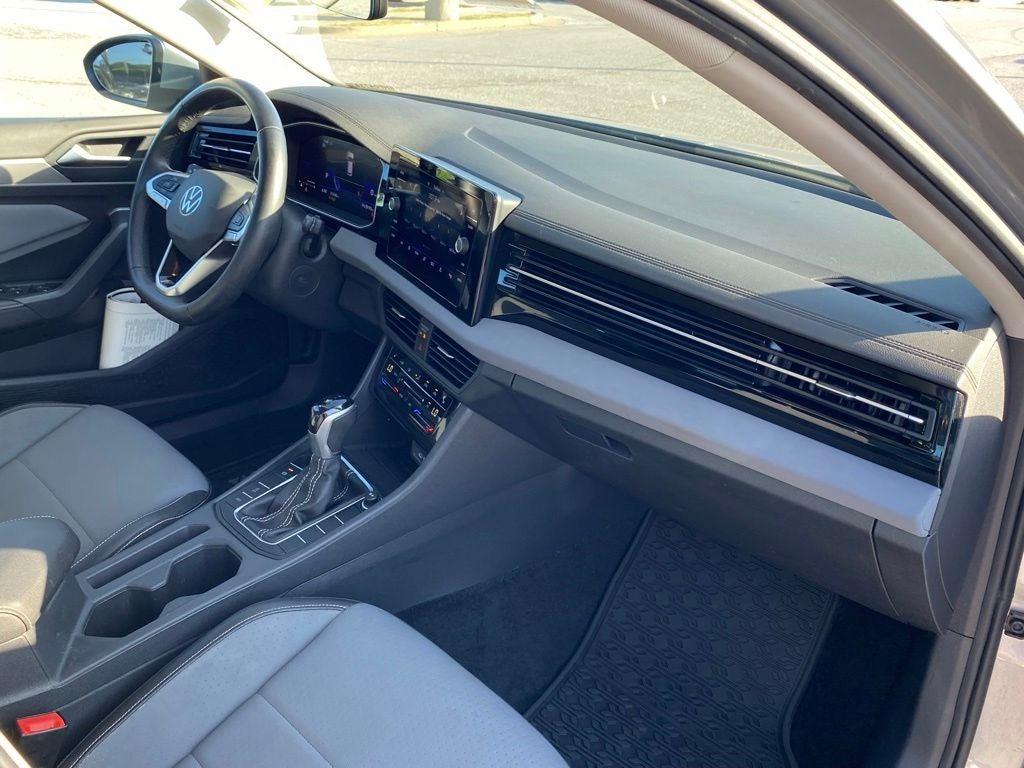 2025 Volkswagen Jetta SE - Photo 28