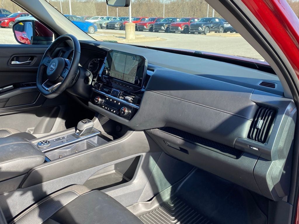 2024 Nissan Pathfinder SL