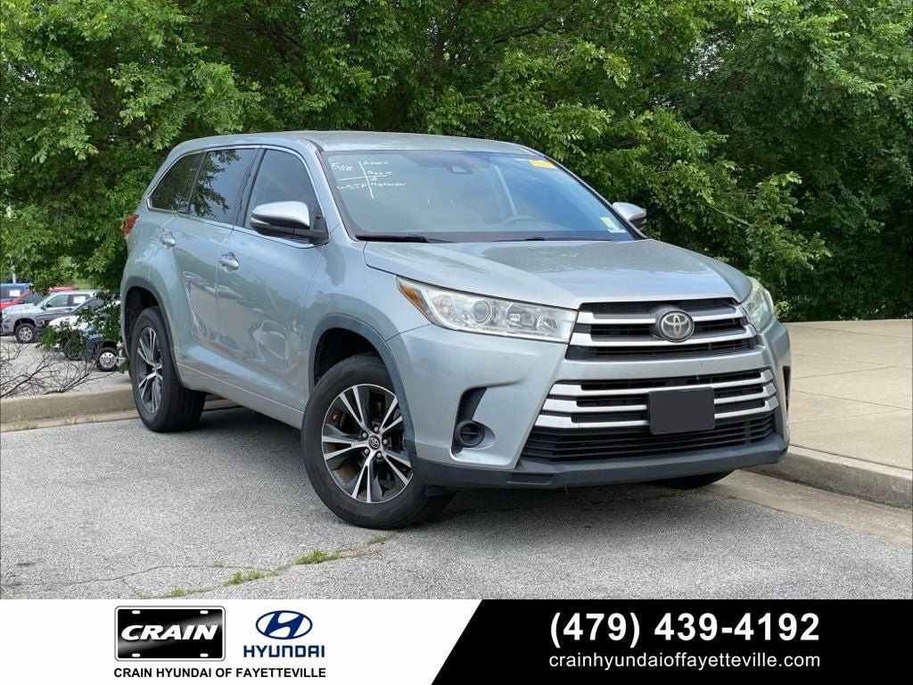 2018 Toyota Highlander LE's photo