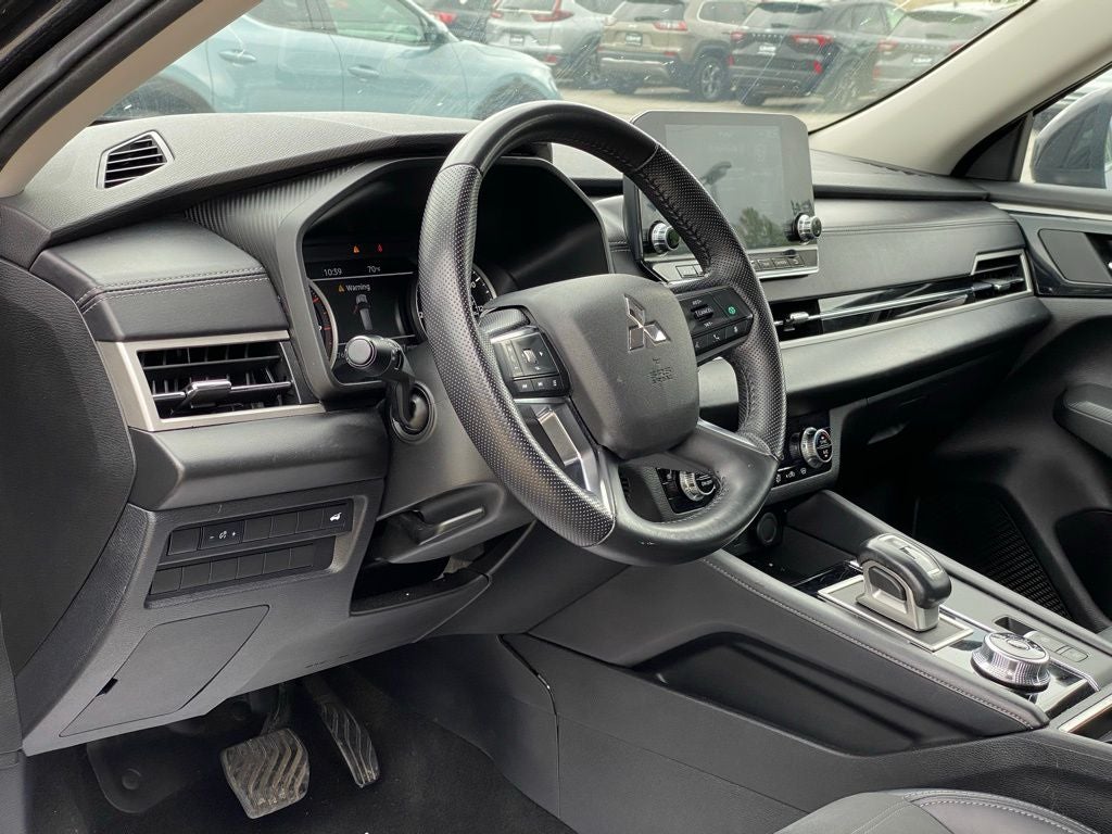 2024 Mitsubishi Outlander SE