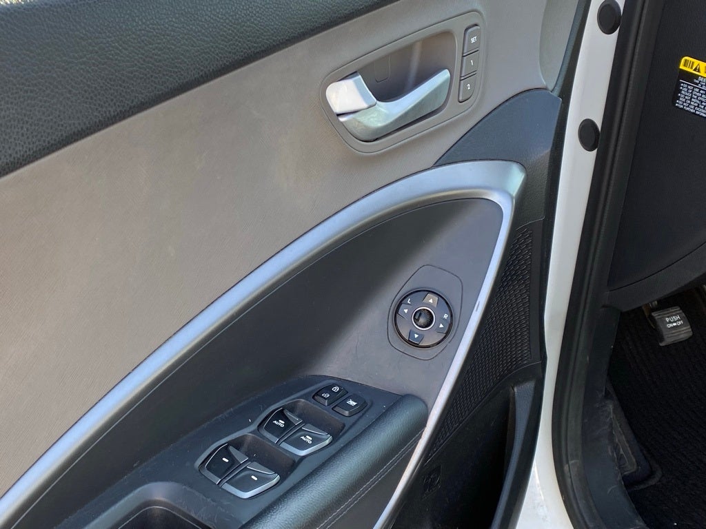 2016 Hyundai SANTA FE SE