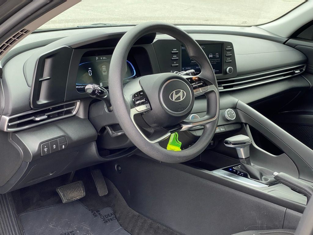 2024 Hyundai ELANTRA SE